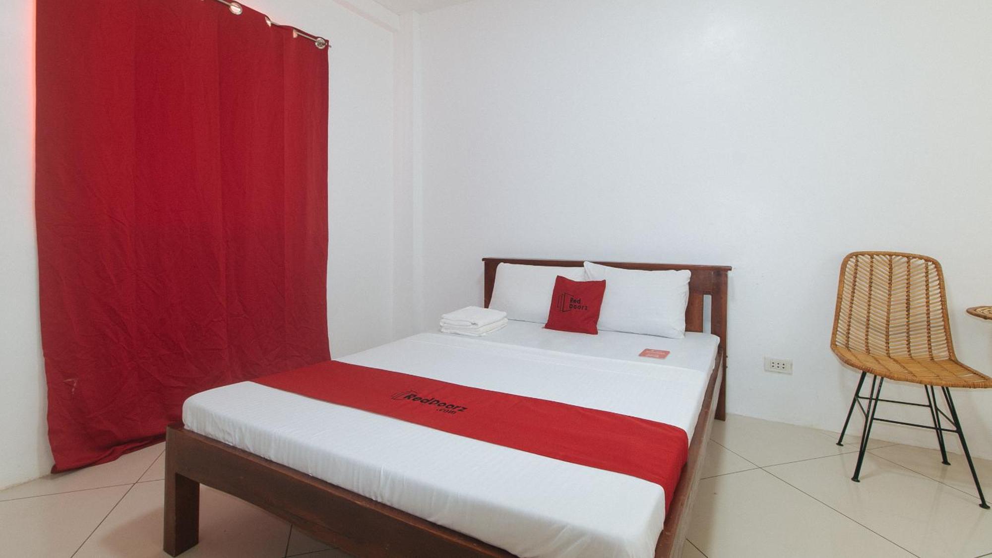 Reddoorz At Fat J Apartelle Mactan Cebu Екстер'єр фото