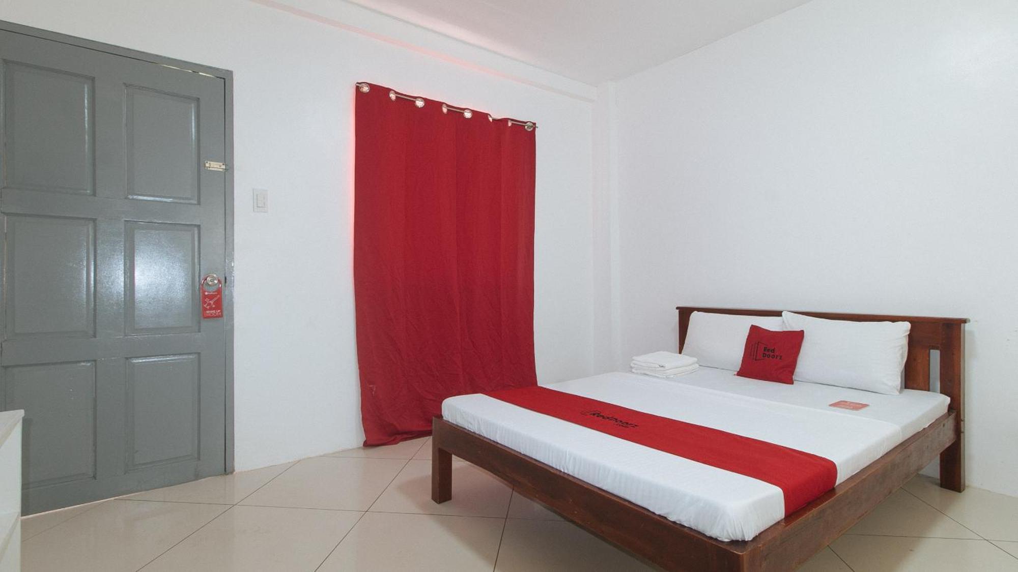 Reddoorz At Fat J Apartelle Mactan Cebu Екстер'єр фото
