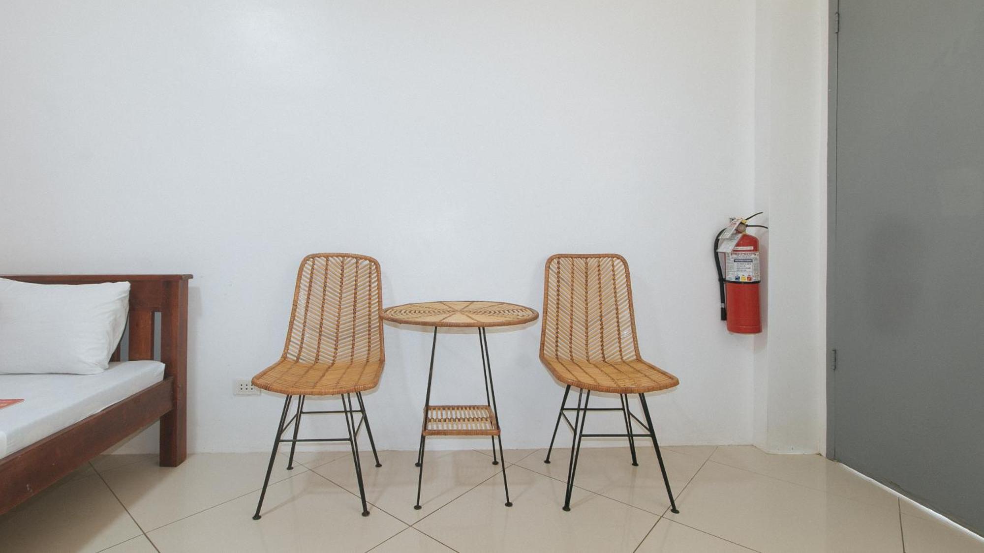 Reddoorz At Fat J Apartelle Mactan Cebu Екстер'єр фото