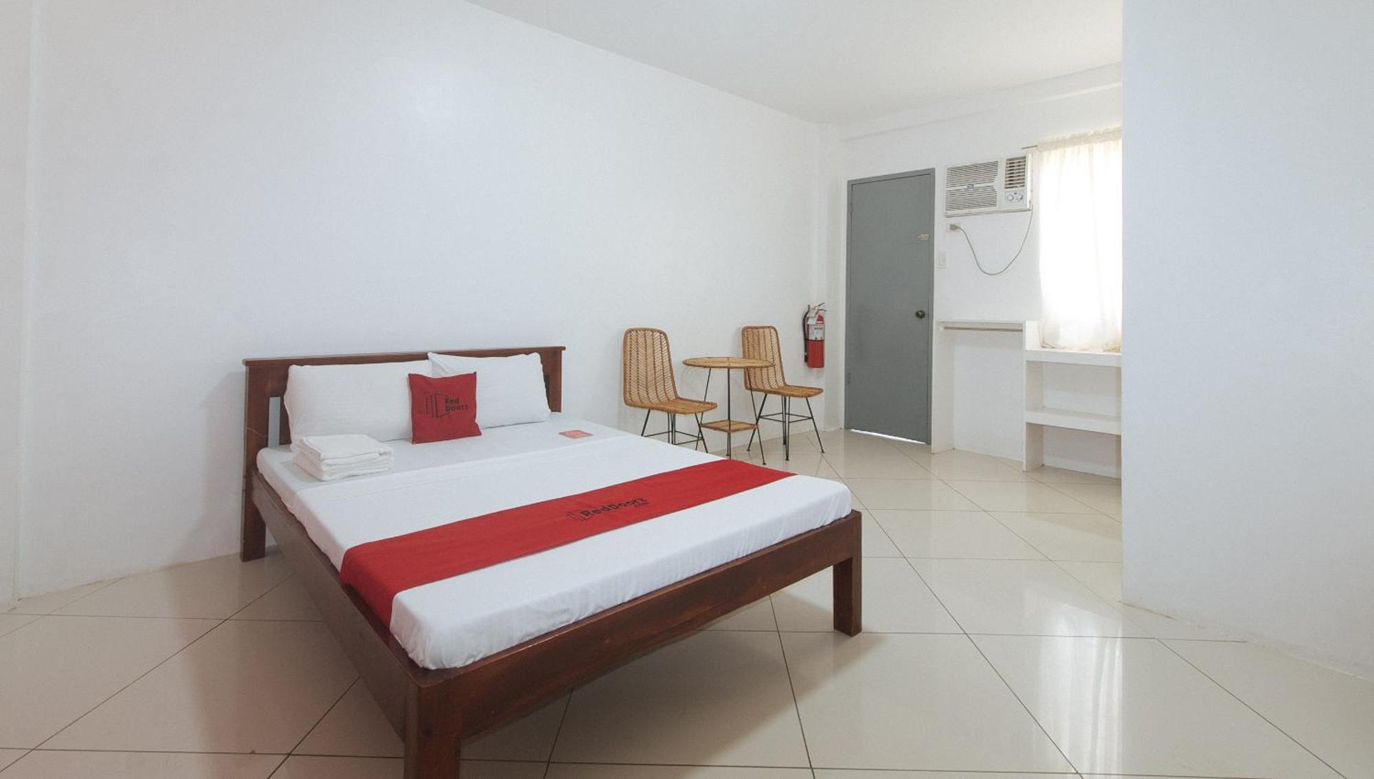 Reddoorz At Fat J Apartelle Mactan Cebu Екстер'єр фото