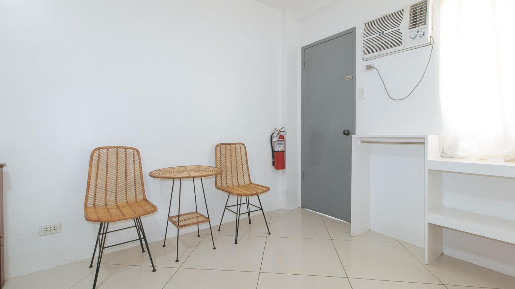 Reddoorz At Fat J Apartelle Mactan Cebu Екстер'єр фото