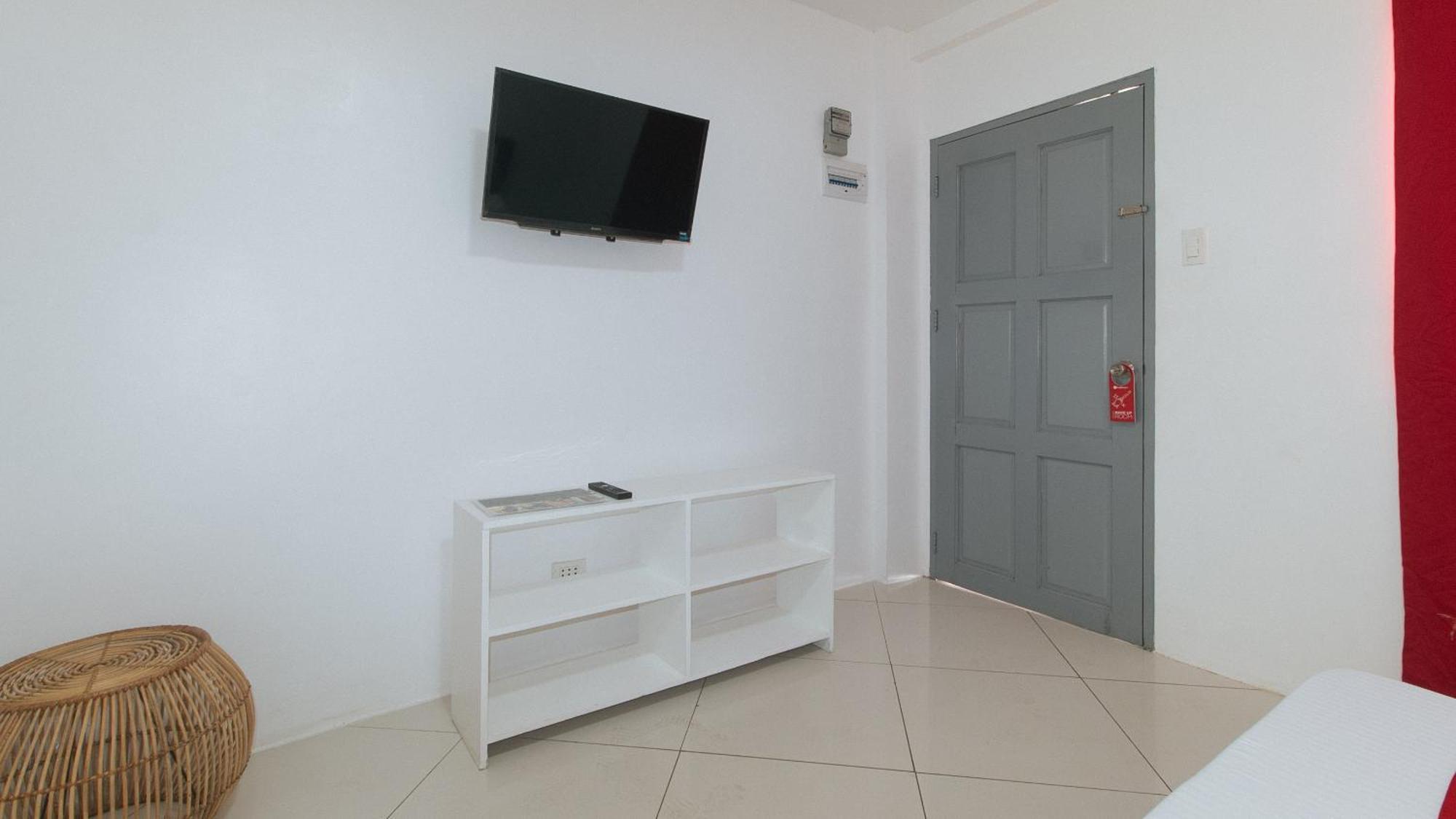 Reddoorz At Fat J Apartelle Mactan Cebu Екстер'єр фото