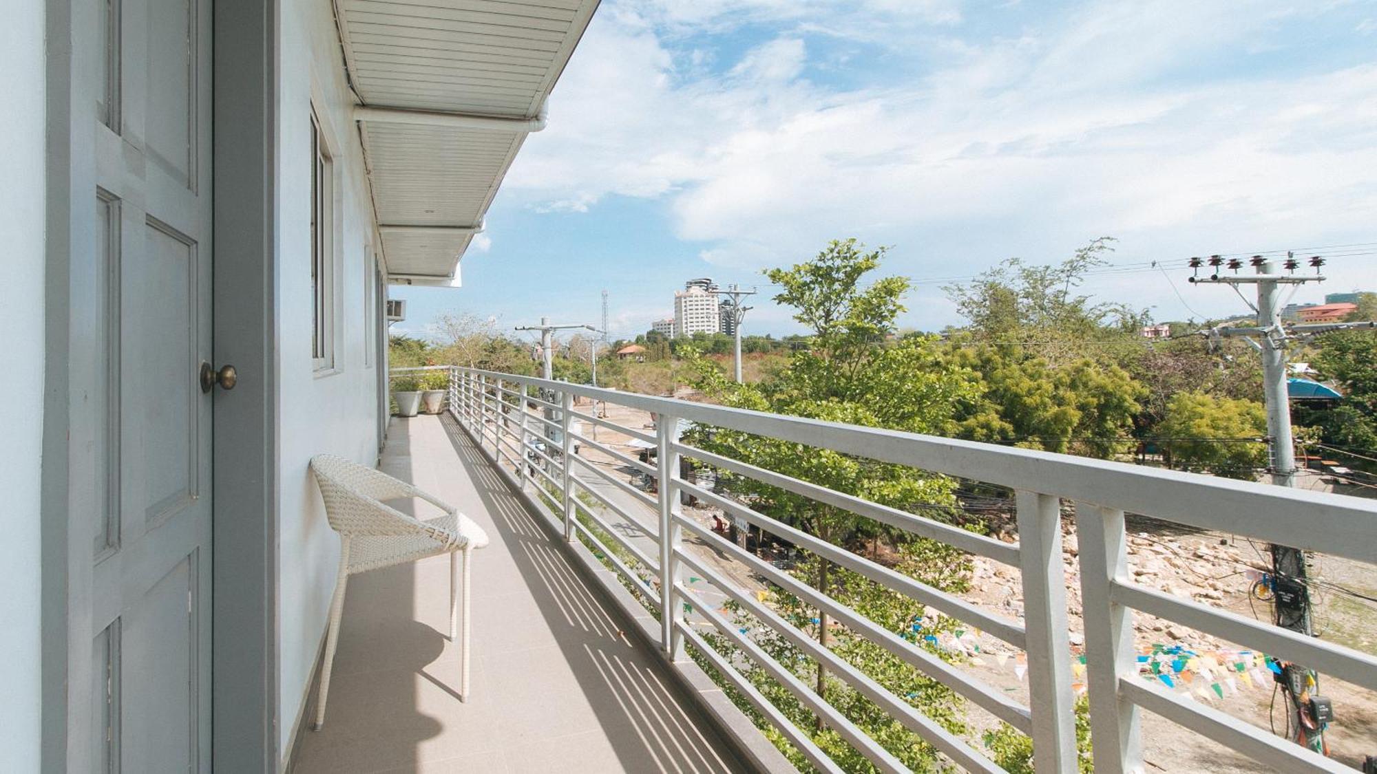 Reddoorz At Fat J Apartelle Mactan Cebu Екстер'єр фото
