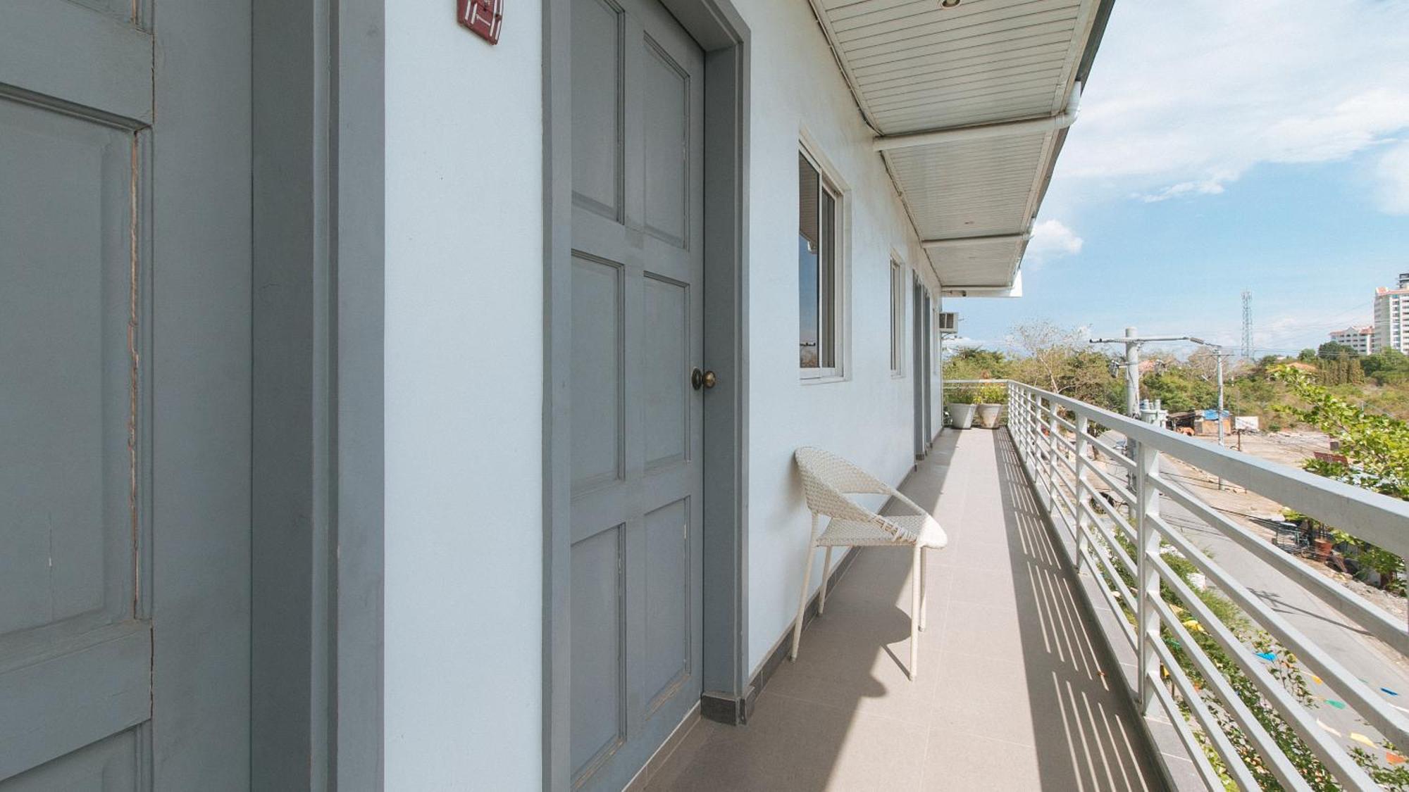 Reddoorz At Fat J Apartelle Mactan Cebu Екстер'єр фото