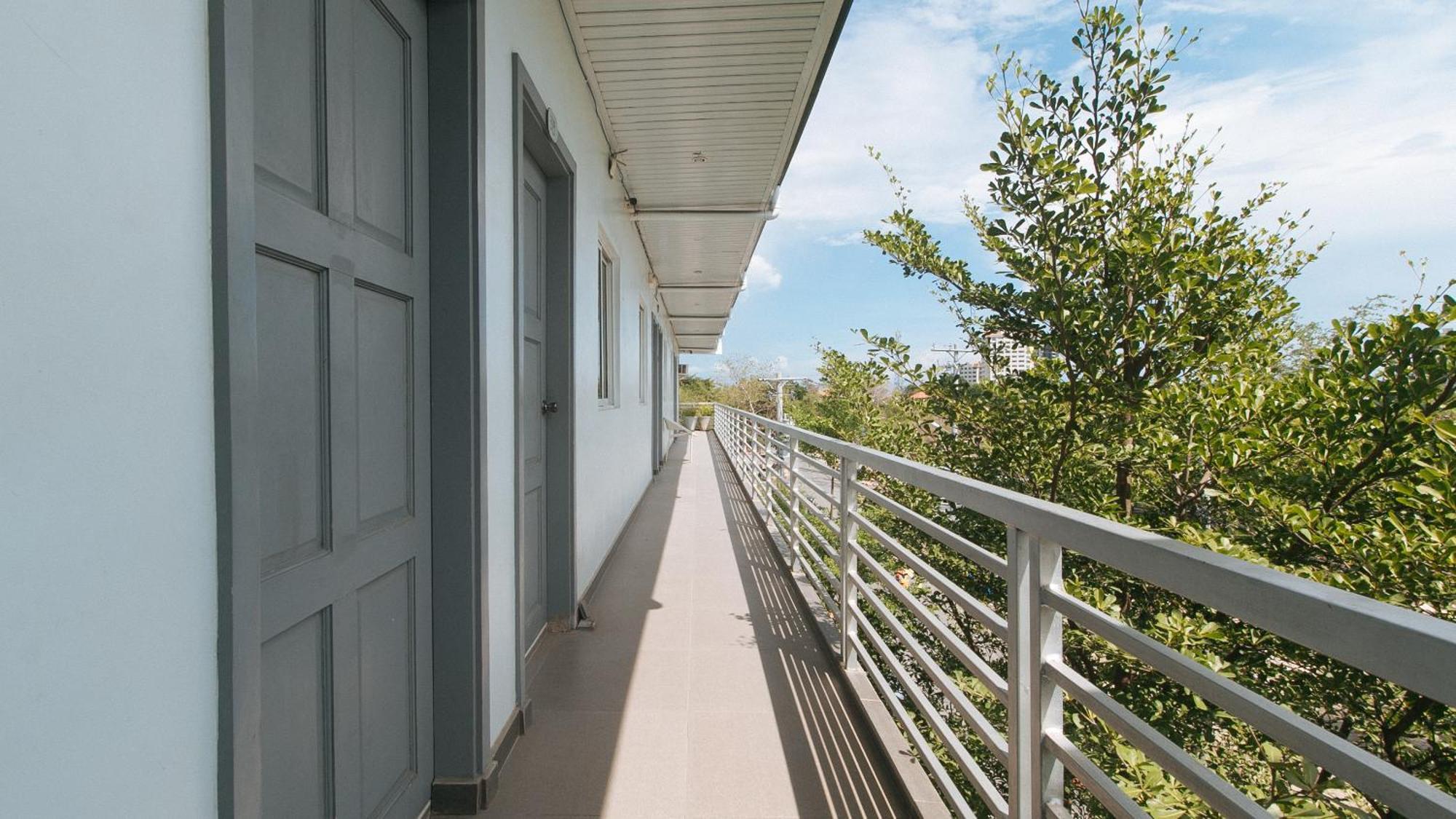 Reddoorz At Fat J Apartelle Mactan Cebu Екстер'єр фото